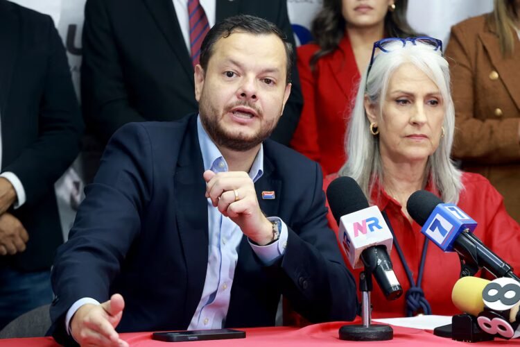 Juan Carlos Hidalgo accuses the ruling party of trying to ‘paralyze’ the Constitutional Chamber to stop controls on the Government