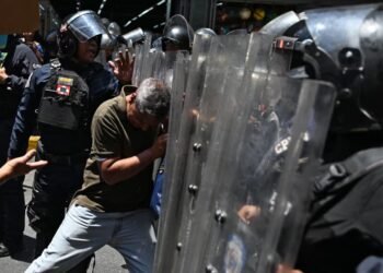 Police throw gas at protesters trying to reach the presidential palace in Venezuela