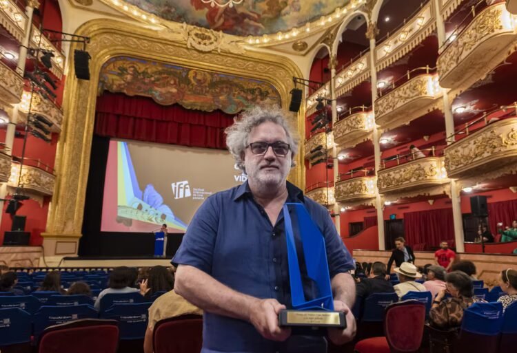 Abner Benaim wins the Audience Award at IFF Panama 2026 for ‘Paraíso Tropical’