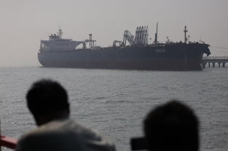 Asian shipping companies cautiously observe the unblocking of the Strait of Hormuz