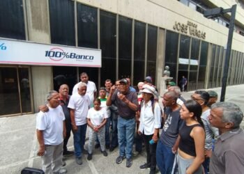 Union representatives call for a mobilization to the US embassy on April 16