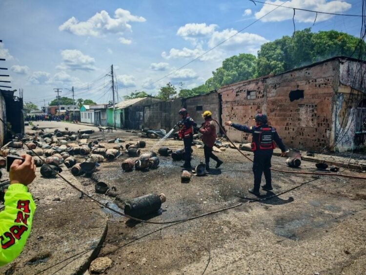 Explosion of gas cylinders in San Carlos causes an injury and material damage during a communal day