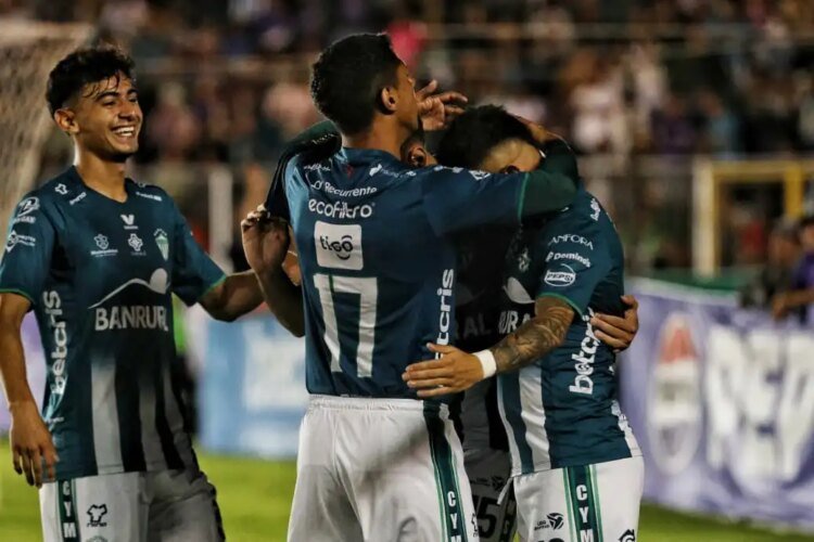 Antigua GFC beats Municipal 1-0 with a goal from Maziero and gets into the fight for the lead