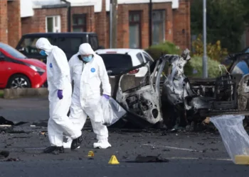 Bomb attack in Northern Ireland, police suspect republican dissidents