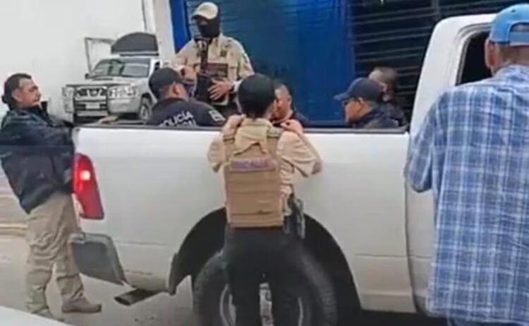 Six municipal police officers from Coscomatepec, Veracruz, are arrested