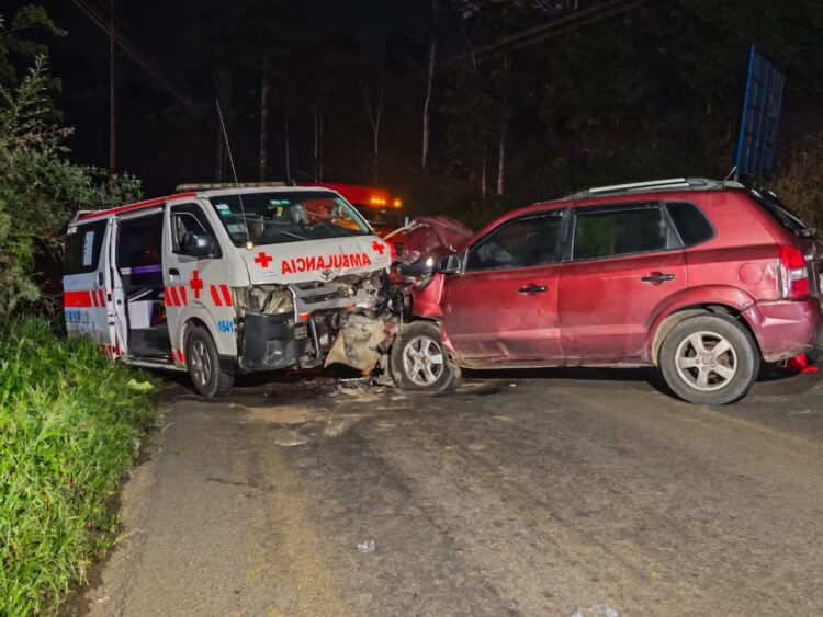 Collision between ambulance and car in San Carlos leaves four injured: patient was going to an appointment in San José