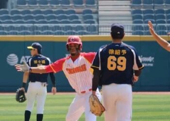Baseball: Player Esteban Terry leaves the Crocodiles and stays in Mexico