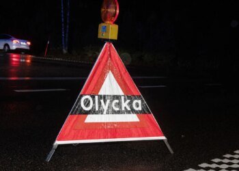 1 hour agoSweden NewsCar overturned and caught fire on County Road 685 outside Jönköping, two seriously injuredTwo people have been taken to hospital with serious injuries after a single-vehicle crash on County Road 685 outside Jönköping.