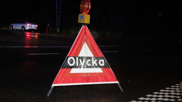 1 hour agoSweden NewsCar overturned and caught fire on County Road 685 outside Jönköping, two seriously injuredTwo people have been taken to hospital with serious injuries after a single-vehicle crash on County Road 685 outside Jönköping.
