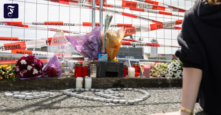 Car crashes into the Main in Frankfurt: Mourning at the Osthafen for young people who had an accident