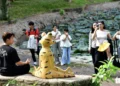 Meditating frog statue sparks viral photo trend at Ho Chi Minh City zoo