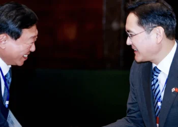 Korean business heavyweights accompany President Lee Jae Myung on state visit to Vietnam