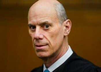 Court orders DC judge to end criminal contempt inquiry into Trump officials involved in deportation flights
