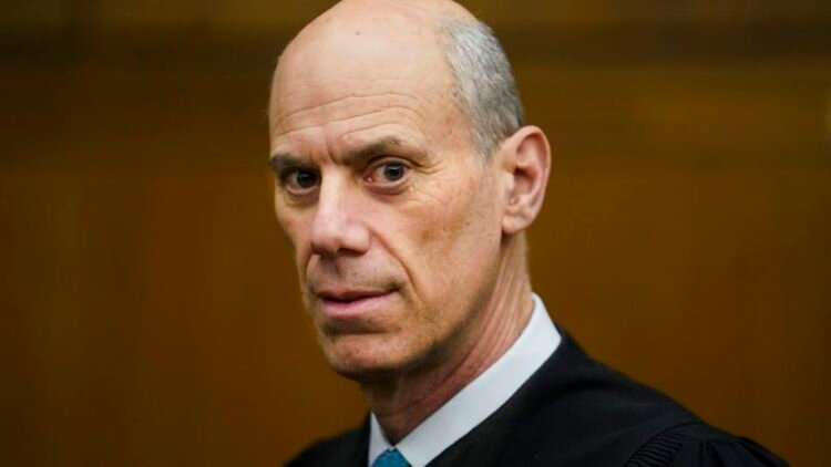 Court orders DC judge to end criminal contempt inquiry into Trump officials involved in deportation flights