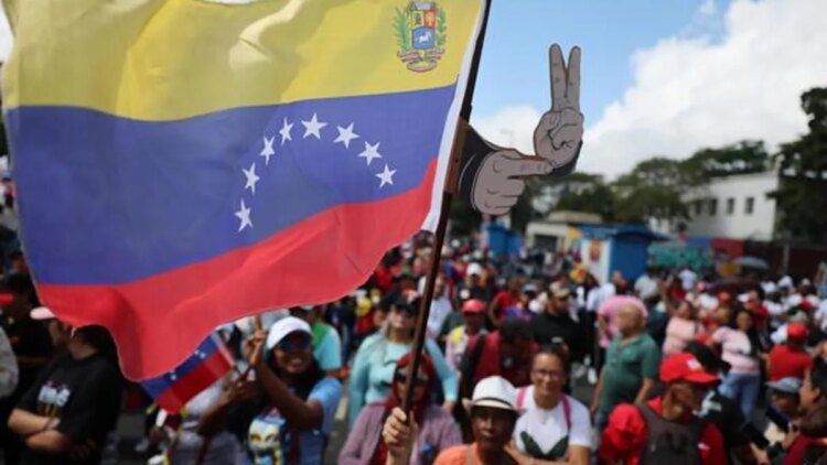 He escaped from the shortage in Venezuela, lived through his son’s schooling in Uruguay, and now decided to return to the Caribbean country