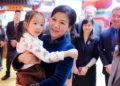 Vietnamese Party chief’s spouse visits youth center in Beijing, highlights child education, exchanges