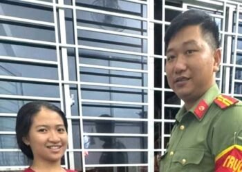 Student returns bag with over $7,600 to owner in Vietnam