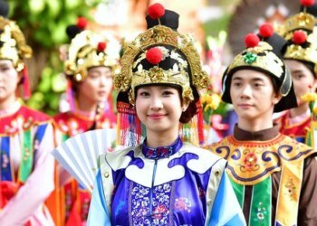 Thousand join traditional costume performance for Hung Kings’ Commemoration in Ho Chi Minh City