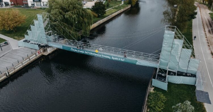 Klaipėda is preparing for the Italian days: the renovated “Community Bridge” is being installed