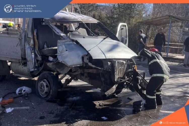 A truck collided with a roadside stone in Charentsavan city