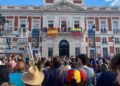 Madrid: Puerta del Sol is filled with flags to welcome Machado