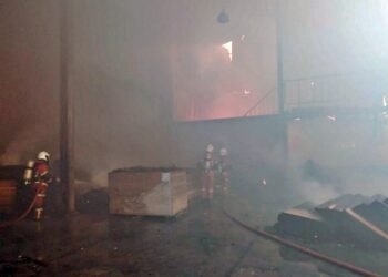 Plywood processing factory in Bintulu badly damaged in fire