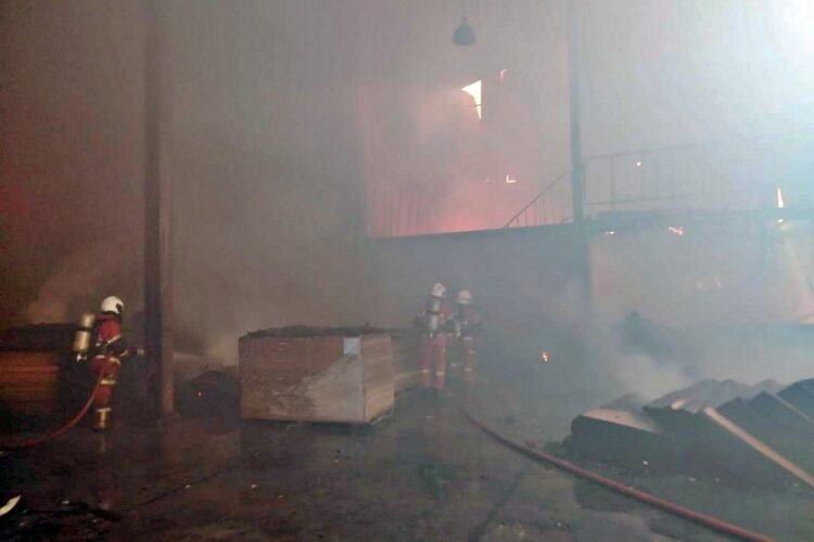 Plywood processing factory in Bintulu badly damaged in fire