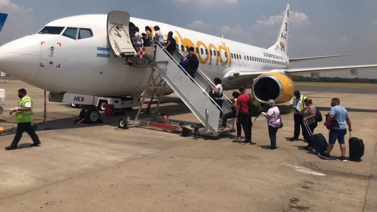 Flybondi did not pay salaries for March and adds tension