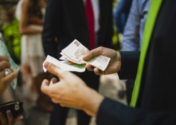 From 2027 onwards: Cash payments of €10,000 or more to be banned across EU