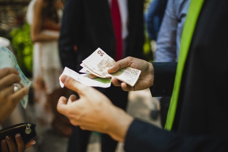From 2027 onwards: Cash payments of €10,000 or more to be banned across EU