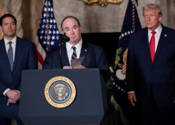 US secretary of the Navy to leave office ‘immediately’