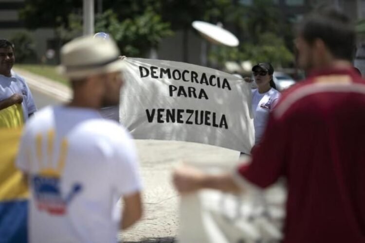 Democrats approve resolution in favor of democratic transition