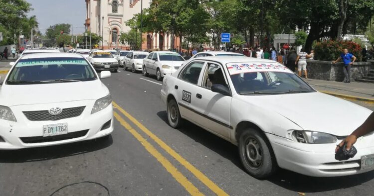 They authorize an increase of L5 to the fare of collective taxis in Honduras