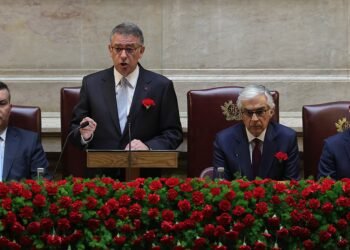 Transparency in donations to parties and criticism of the “owners of April” mark the solemn session of the 25th of April in Parliament