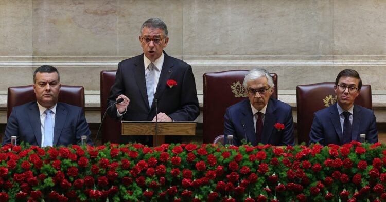 Transparency in donations to parties and criticism of the “owners of April” mark the solemn session of the 25th of April in Parliament