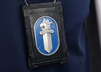 Police warn of new bank card scam targeting elderly