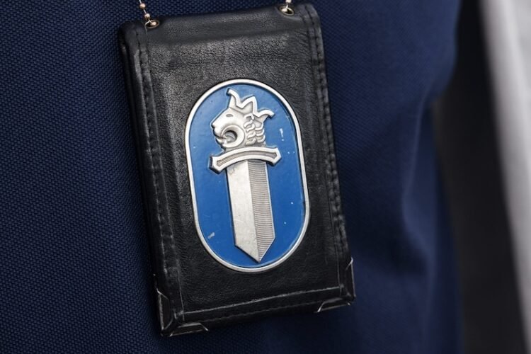 Police warn of new bank card scam targeting elderly