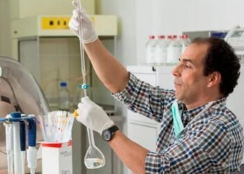 Argentina investigates a Cuban denounced for offering to cure cancer