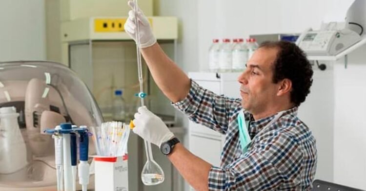 Argentina investigates a Cuban denounced for offering to cure cancer