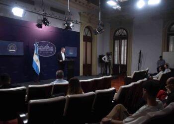 The Government prohibited access to accredited journalists from the media that published articles on the campaign against Milei