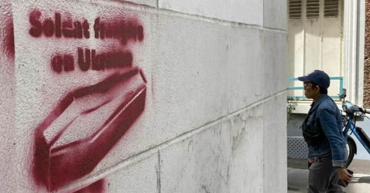 In France, seven Moldovans were fined for “Ukrainian graffiti” with coffins