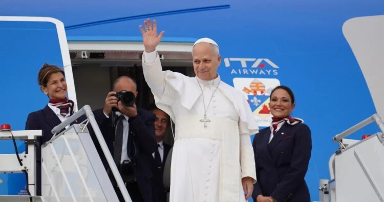 Pope Leo XIV responds “without fear” to Trump
