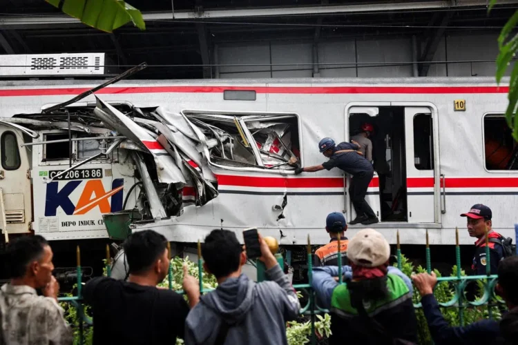 Indonesia train crash toll rises to 15 as rescuers complete evacuation