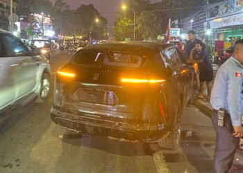 Motorist targeted by crowd after collision in Phnom Penh’s Daun Penh