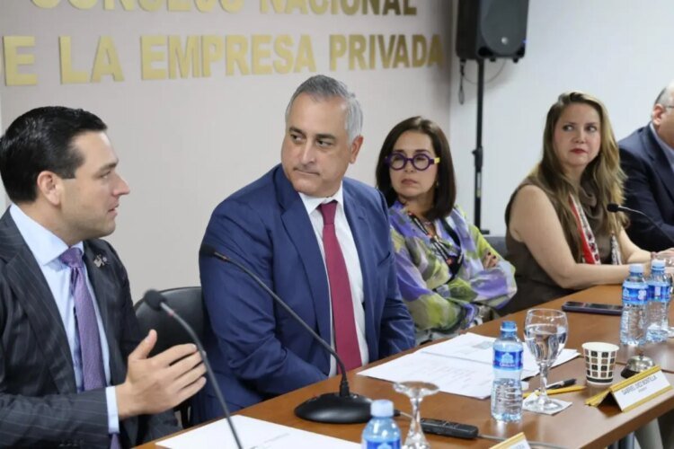 Ambassador Cabrera meets with CoNEP to promote investment in Panama