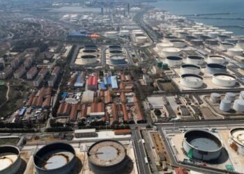 Oil prices rise after Trump threatens to block passage through Strait of Hormuz