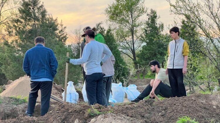 Cemeteries are being demolished in Dushanbe. Why are they being moved by the residents themselves and what will be built in the vacated space?