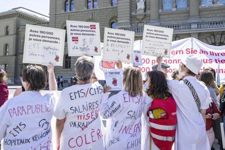 Petition demands better conditions for Swiss nurses