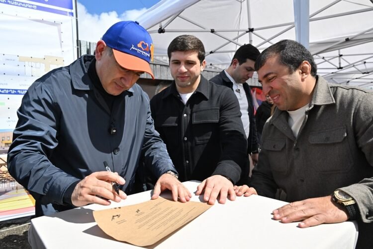 Nikol Pashinyan attended the foundation ceremony of the new sports school named after Malkhas and Roman Amoyan