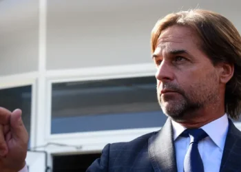 Lacalle Pou requested that Paraguay have an exit to the sea with a port in Uruguay and was supported by Santiago Peña